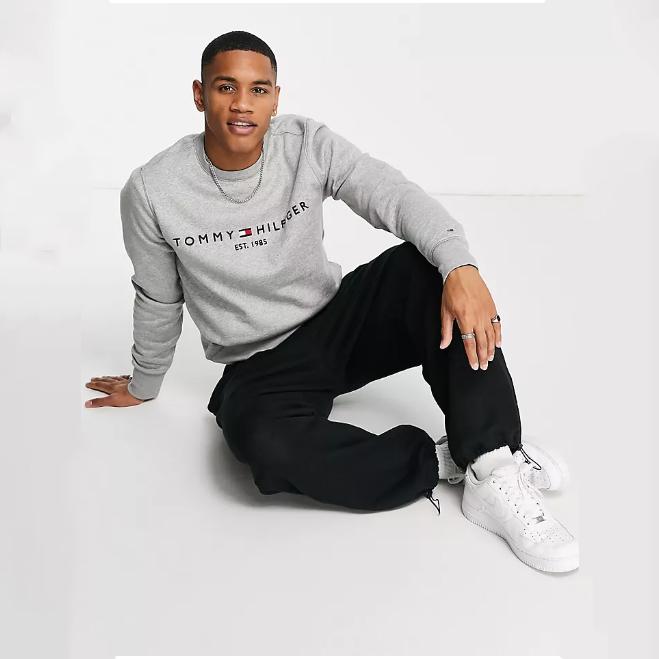 Tommy-classic-logo-sweatshirt.jpg